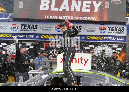 Ft. Worth, Texas, USA. Apr 7, 2018. Le 07 avril 2018 - Ft. Worth, Texas, USA : Ryan Blaney (22) gagne le MON 300 Solutions bariatriques au Texas Motor Speedway à Ft. Worth, Texas. Crédit : Stephen A. Arce/ASP/ZUMA/Alamy Fil Live News Banque D'Images
