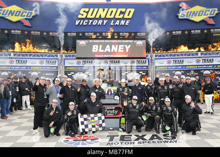 Ft. Worth, Texas, USA. Apr 7, 2018. Le 07 avril 2018 - Ft. Worth, Texas, USA : Ryan Blaney (22) gagne le MON 300 Solutions bariatriques au Texas Motor Speedway à Ft. Worth, Texas. Crédit : Stephen A. Arce/ASP/ZUMA/Alamy Fil Live News Banque D'Images