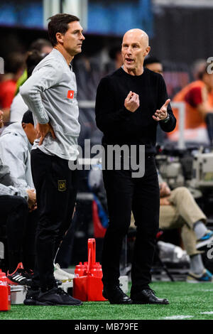 Atlanta, USA. 7 avril, 2018. Los Angeles FC entraîneur Bob Bradley pendant le match de soccer MLS entre le FC Los Angeles et Atlanta United à Mercedes-Benz Stadium le samedi 7 avril 2018 à Atlanta, GA. Jacob Kupferman/CSM Crédit : Cal Sport Media/Alamy Live News Banque D'Images