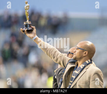 Chester, Pennsylvanie, USA. Apr 7, 2018. Un ventilateur de l'Union accorde un Oscar pour le tremblement de terre de San Jose pour le meilleur flop du match au stade de l'énergie Talen Chester Ohio Crédit : Ricky Fitchett/ZUMA/Alamy Fil Live News Banque D'Images