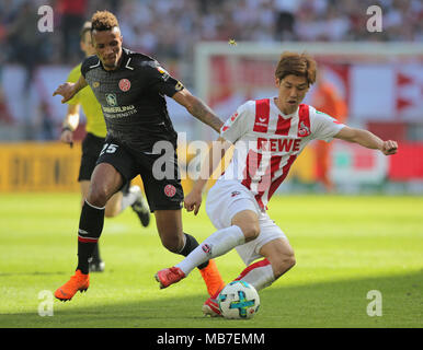 Cologne, Allemagne, le 7 avril 2018, journée de Bundesliga, 29 1. FC Koeln vs 1. FSV Mainz 05 : Jean-Philippe Gbamin (Mainz) et Yuya Osako (Koeln) en compétition. Credit : Juergen Schwarz/Alamy Live News Banque D'Images