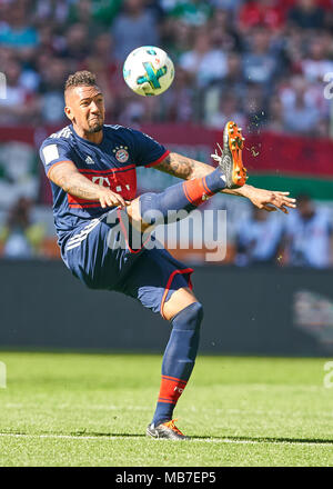 Augsburg, Allemagne. 7 avril, 2018. Football FC Bayern Munich, Munich, le 07 avril 2018 Jérôme BOATENG (FCB 17) entraîne la balle, action, full-size, FC AUGSBURG - FC BAYERN MUNICH 1-4 1.ligue de soccer allemand , Augsburg, Avril 07, 2018, saison 2017-2018 © Peter Schatz / Alamy Live News Banque D'Images