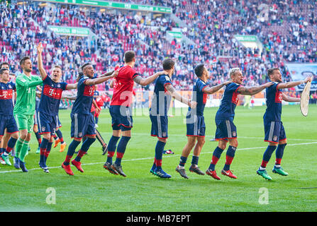 Augsburg, Allemagne. 7 avril, 2018. Football FC Bayern Munich, Munich, Avril 07, 2018 Juan BERNAT, FCB 14 RAFINHA (FCB) 13 Thiago ALCANTARA, FCB 6 Javi MARTINEZ, FCB 8 Niklas SUELE, FCB 4 James RODRIGUEZ, FCB 11 Mats HUMMELS, FCB 5 Sandro Wagner, FCB 2 Sebastian RUDY, FCB 19 Tom Starke, FCB 22 Robert Lewandowski, FCB 9 Thomas Mueller, MÜLLER, FCB 25 Arjen Robben, FCB 10 David ALABA, FCB 27 Franck Ribery, FCB 7 célébration FC AUGSBURG - FC BAYERN MUNICH 1-4 1.ligue de soccer allemand , Augsburg, Avril 07, 2018, saison 2017-2018 © Peter Schatz / Alamy Live News Banque D'Images