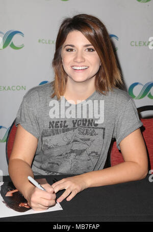 LAS VEGAS, NV - 7 avril : Elise Bauman, 2018 ClexaCon au jour 2 à Tropicana Las Vegas à Las Vegas, Nevada le 7 avril 2018. Credit : Faye Sadou/MediaPunch Banque D'Images