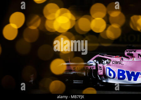 Sergio Perez (MEX), Force India F1 VJM11, au cours de l'action 2018 Championnat du Monde FIA de Formule 1, Grand Prix de Bahreïn à Sakhir, du 5 avril au 8 dans le monde entier d'utilisation | Banque D'Images