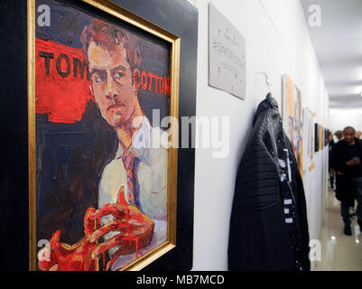 07 avril 2018, nous, New York : un portrait du sénateur américain Tom coton par l'artiste Susan Conrad suspendu à la vente aux enchères d'art 'Acheter' un sénateur dans le meilleur monde Gallery. L'enchère est contre la force des armes. Photo : Johannes Schmitt-Tegge/dpa Banque D'Images