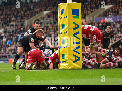 Exeter, Royaume-Uni. 8 AVRIL 2018 , Sandy Park , Exeter, Angleterre ; Aviva Premiership , Round 19, Gloucester v Exeter Exeter ; pousser pour un crédit d'essayer : Nouvelles Images/Alamy Live News Crédit : Nouvelles Images/Alamy Live News Banque D'Images