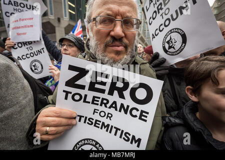 Londres, Royaume-Uni. 8 avril, 2018. Des centaines de manifestants dont des membres de la communauté juive britannique recueillir l'extérieur du siège du parti sur la rue Victoria à faire campagne contre l'antisémitisme dans le parti. Crédit : Guy Josse/Alamy Live News Banque D'Images