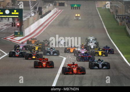 Sakhir, Bahreïn. Le 08 Avr, 2018. Sport Automobile : Championnat du Monde de Formule 1 de la FIA 2018, Grand Prix de Bahreïn, des étincelles dans le monde de l'utilisation Start | Credit : dpa/Alamy Live News Banque D'Images