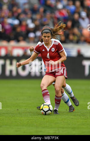 Houston, Texas, USA. 8Th apr 2018. Mexique defender Venessa Flores (4) en action au cours de l'international football match amical entre le Mexique et les USA au stade BBVA Compass à Houston, Texas. Chris Brown/CSM/Alamy Live News Banque D'Images