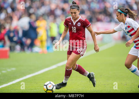 Houston, TX, USA. 8Th apr 2018. Le Mexique l'avant Kiana Palacios (18) contrôle la balle lors d'un match amical de football entre le Mexique et les USA au stade BBVA Compass à Houston, TX. USA a remporté le match 6-2.Trask Smith/CSM/Alamy Live News Banque D'Images