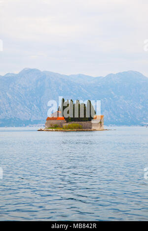 Saint George Island (Sveti Dorde) dans la baie de Kotor, Monténégro - paysage de l'eau Banque D'Images