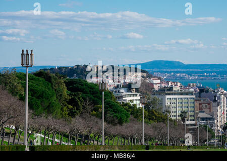 Lisbonne. Le Portugal. Le 28 janvier 2018. La ville de Lisbonne vue depuis le parc Eduardo VII Viewpoint (Miradouro Parque Eduardo VII) Banque D'Images