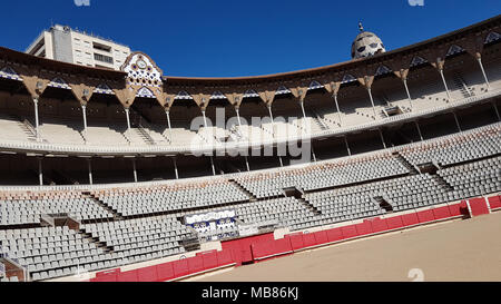 Barcelone, Espagne - 31 mars, 2018. Dans les peuplements La Monumental. Ce fut la dernière arène de corrida dans l'exploitation commerciale en Catalogne à la suite d'une loi d'interdiction des corridas, le 28 juillet 2010. Vue générale de Barcelone, Espagne. @ David Mbiyu/Alamy Live News Banque D'Images