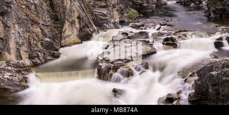 Chutes de la dague sur la fourche au milieu de la rivière au Saumon dans le Church-River Frank De Non Retour Nature sauvage dans l'Idaho. Banque D'Images
