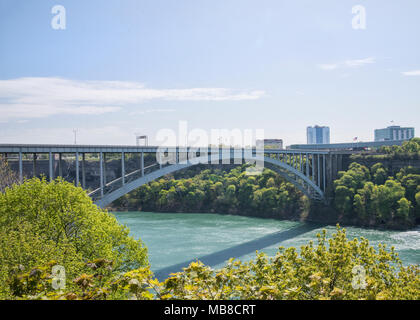 Le pont en arc-en-ciel de l'Ontario, Canada à plus de à l'USA Banque D'Images