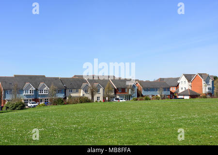 Maisons et parcs sur College Green Development, Slough, Berkshire, Angleterre, Royaume-Uni Banque D'Images