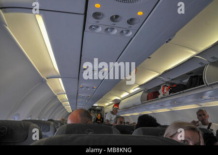 Intérieur de la cabine d'un Airbus A321 Lufthansa Banque D'Images