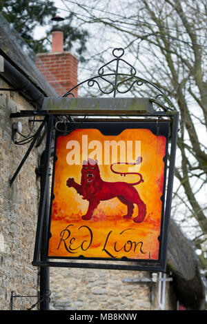 Le Red Lion enseigne de pub, Stratton Audley, Oxfordshire, England, UK Banque D'Images