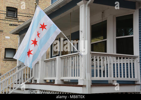 Les habitants de Chicago sont fiers de leur ville et fréquemment voler c'est drapeau emblématique de leurs foyers. Banque D'Images