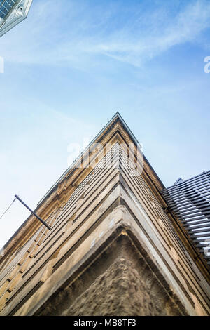 Vieille façade de maison coin , Magasin de l'Académie des beaux-arts de Vienne, Vienne Autriche 4-4-2018 Banque D'Images