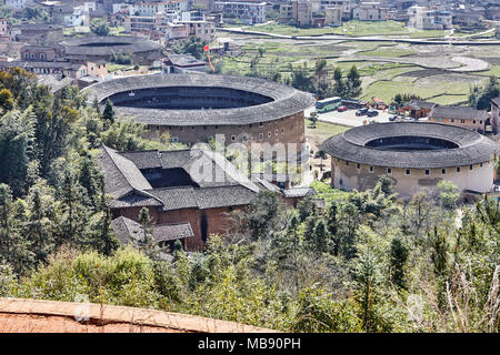 Les Tulou de Fujian (chinois : 福建土楼 ; littéralement : 'Fuji' bâtiments en terre) sont chinois habitations rurales uniques à l'Hakka dans les régions montagneuses afin Banque D'Images