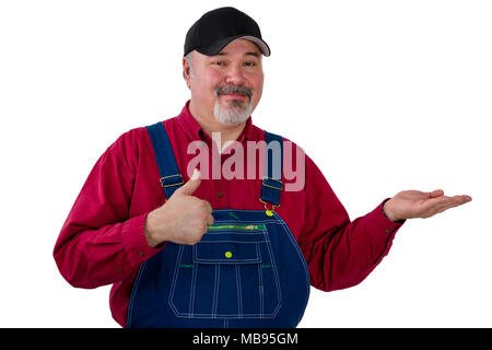 Farmer holding sa vides avec copie espace et donner un coup de pouce de l'approbation avec un sourire heureux sur fond blanc Banque D'Images