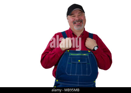 Des travailleurs d'âge moyen en salopette avec un sourire fier tenant les sangles de son bleu comme il sourit à la caméra isolated on white Banque D'Images