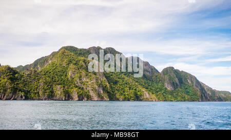 Les collines de l'île de Busuanga. Aux Philippines. Coron. Palawan. Banque D'Images