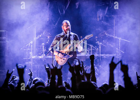 Norvège, Oslo - 30 mars, 2018. Le groupe de black metal norvégien Emperor effectue un concert live de la Rockefeller au cours de l'Inferno metal festival norvégien Metal Festival 2018 à Oslo. Ici chanteur et guitariste Ihsahn est vu sur scène. (Photo crédit : Gonzales Photo - Terje Dokken). Banque D'Images