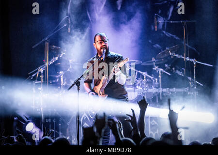 Norvège, Oslo - 30 mars, 2018. Le groupe de black metal norvégien Emperor effectue un concert live de la Rockefeller au cours de l'Inferno metal festival norvégien Metal Festival 2018 à Oslo. Ici chanteur et guitariste Ihsahn est vu sur scène. (Photo crédit : Gonzales Photo - Terje Dokken). Banque D'Images