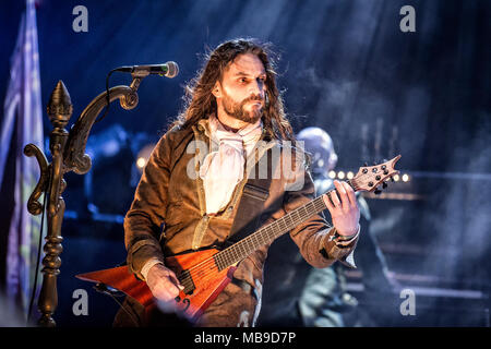 Norvège, Oslo - le 31 mars 2018. Le groupe de death metal italien Dio (effectue un concert live de la Rockefeller au cours de l'Inferno metal festival norvégien Metal Festival 2018 à Oslo. Ici guitariste Cristiano Trionfera est vu sur scène. (Photo crédit : Gonzales Photo - Terje Dokken). Banque D'Images