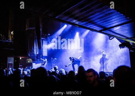 Norvège, Oslo - le 29 mars 2018. Le black metal suédois Shining effectue un concert live de la Rockefeller au cours de l'Inferno metal festival norvégien Metal Festival 2018 à Oslo. Niklas Kvarforth chanteur ici est vu sur scène. (Photo crédit : Gonzales Photo - Terje Dokken). Banque D'Images