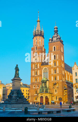 Bazylika Mariacka, Basilique St Mary's Church, Rynek Glowny, la place de la vieille ville de Cracovie, Pologne Malopolska Banque D'Images