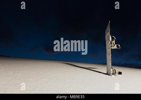 La texture poudre et snowboard au coucher du soleil Banque D'Images