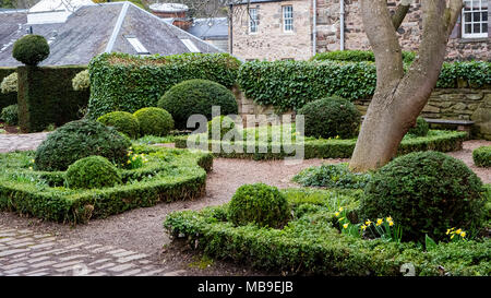 Vue sur Jardin en Dunbars Dunbars Fermer sur Royal Mile ( High Street) dans la vieille ville d'Édimbourg, Écosse, Royaume-Uni Banque D'Images