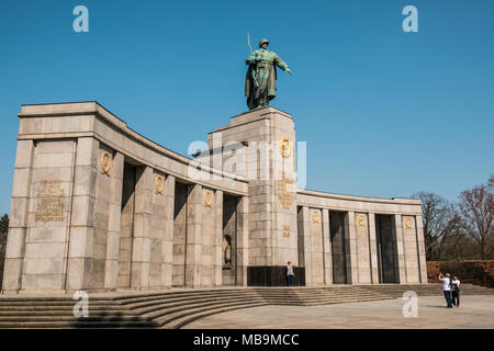 Berlin, Allemagne - avril 2018 : mémorial de guerre soviétique (Tiergarten) à Berlin, Allemagne Banque D'Images