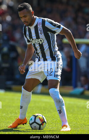 Napoli, Italie. Apr 7, 2018. Alex Sandro de Juventus contrôle le ballon au cours de la Serie A TIM match entre Calvi et la Juventus au Stadio Ciro Vigorito en Benevento, Italie. Credit : Giampiero Sposito/Alamy Live News Banque D'Images