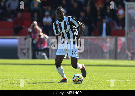 Napoli, Italie. Apr 7, 2018. Blaise Matuidi de Juventus contrôle le ballon au cours de la Serie A TIM match entre Calvi et la Juventus au Stadio Ciro Vigorito en Benevento, Italie. Credit : Giampiero Sposito/Alamy Live News Banque D'Images