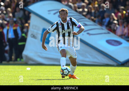 Napoli, Italie. Apr 7, 2018. Claudio Marchisio de Juventus contrôle le ballon au cours de la Serie A TIM match entre Calvi et la Juventus au Stadio Ciro Vigorito en Benevento, Italie. Credit : Giampiero Sposito/Alamy Live News Banque D'Images