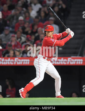 Shohei Ohtani Los Angeles Angels de la Ligue Majeure de Baseball pendant la partie contre les Athletics d'Oakland au Angel Stadium à Anaheim, en Californie, États-Unis, le 6 avril 2018. Credit : AFLO/Alamy Live News Banque D'Images