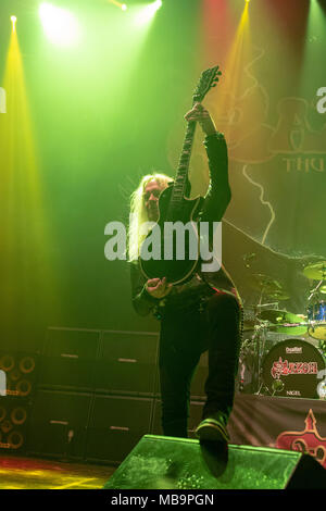 Hammond, Indiana, USA. 6ème apr 2018. DOUG SCARRATT de Saxon se produit en concert à la salle à Horseshoe Casino à Hammond, Indiana Crédit : Daniel DeSlover/ZUMA/Alamy Fil Live News Banque D'Images