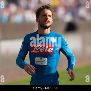 Naples, Campanie, Italie. 8Th apr 2018. Dries Mertens de SSC Napoli en action au cours de la série d'un match de football entre SSC Napoli et AC Chievo Verona au stade San Paolo. Vicinanza/crédit : Ernesto SOPA Images/ZUMA/Alamy Fil Live News Banque D'Images