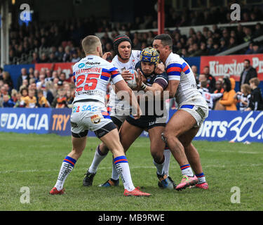 Wakefield, Royaume-Uni. 8 avril 2018, Beaumont stade juridique, Wakefield, Angleterre ; Betfred Super League rugby, Wakefield Trinity v Leeds Rhinos ; Ashton Golding de Leeds Rhinos est abordé par Ryan Hampshire de Wakefield Trinity Reece Lyne de Wakefield Trinity et Ben Jones-Bishop de Wakefield Trinity Credit : Nouvelles Images/Alamy Live News Banque D'Images