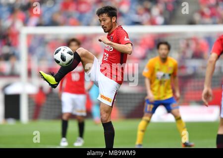 Saitama, Japon. Apr 7, 2018. Yuki Abe (rouges) Football/soccer : 2018 J1 match de championnat entre Urawa Red Diamonds 1-0 Vegalta Sendai à Saitama Stadium 2002 à Saitama, Japon . Credit : AFLO/Alamy Live News Banque D'Images