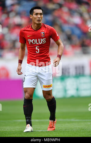 Saitama, Japon. Apr 7, 2018. Tomoaki Makino (rouges) Football/soccer : 2018 J1 match de championnat entre Urawa Red Diamonds 1-0 Vegalta Sendai à Saitama Stadium 2002 à Saitama, Japon . Credit : AFLO/Alamy Live News Banque D'Images