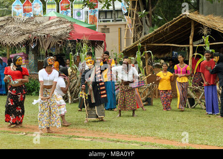 Colombo, Sri Lanka. 8Th apr 2018. Les gens célèbrent la nouvelle année cinghalaise et tamoule à Colombo, Sri Lanka, le 8 avril 2018. Ajith Perera/crédit : Xinhua/Alamy Live News Banque D'Images