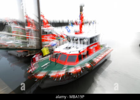 08 avril 2018, l'Allemagne, Wangerooge : Avant la cérémonie de lancement du nouveau bateau de sauvetage maritime 'FRITZ THIEME', le bateau, c'est calmement ancré au port de Wangerooge dans la mer du Nord. Photo : afp/Assanimoghaddam Mohssen Banque D'Images