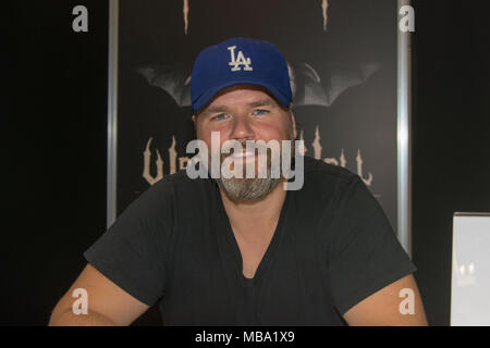 DORTMUND, ALLEMAGNE - le 8 avril : l'Acteur Tyler Labine (Tucker & Dale vs Evil, Reaper, Deadbeat) au week-end d'Enfer, un jour deux (7-8 avril 2018) sur le thème de l'horreur fan convention. Photo : Markus Wissmann/Alamy Live News Banque D'Images