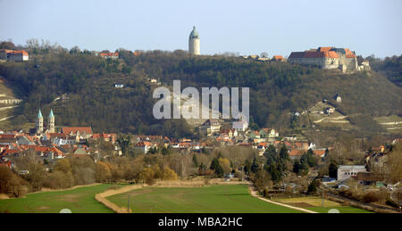 Freiburg, Allemagne. Feb 26, 2014. Afficher le long de la vallée de l'Unstruttal à la ville de Freiburg (L), de l'état allemand de Saxe-Anhalt, avec Neuchâtel Palace (r.), photographié le 26 février 2014. Utilisation dans le monde entier | Credit : dpa/Alamy Live News Banque D'Images